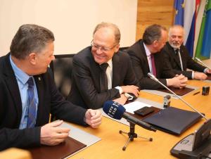 PODPIS POGODBE  FOTO LJUBO VUKELIČ 26s